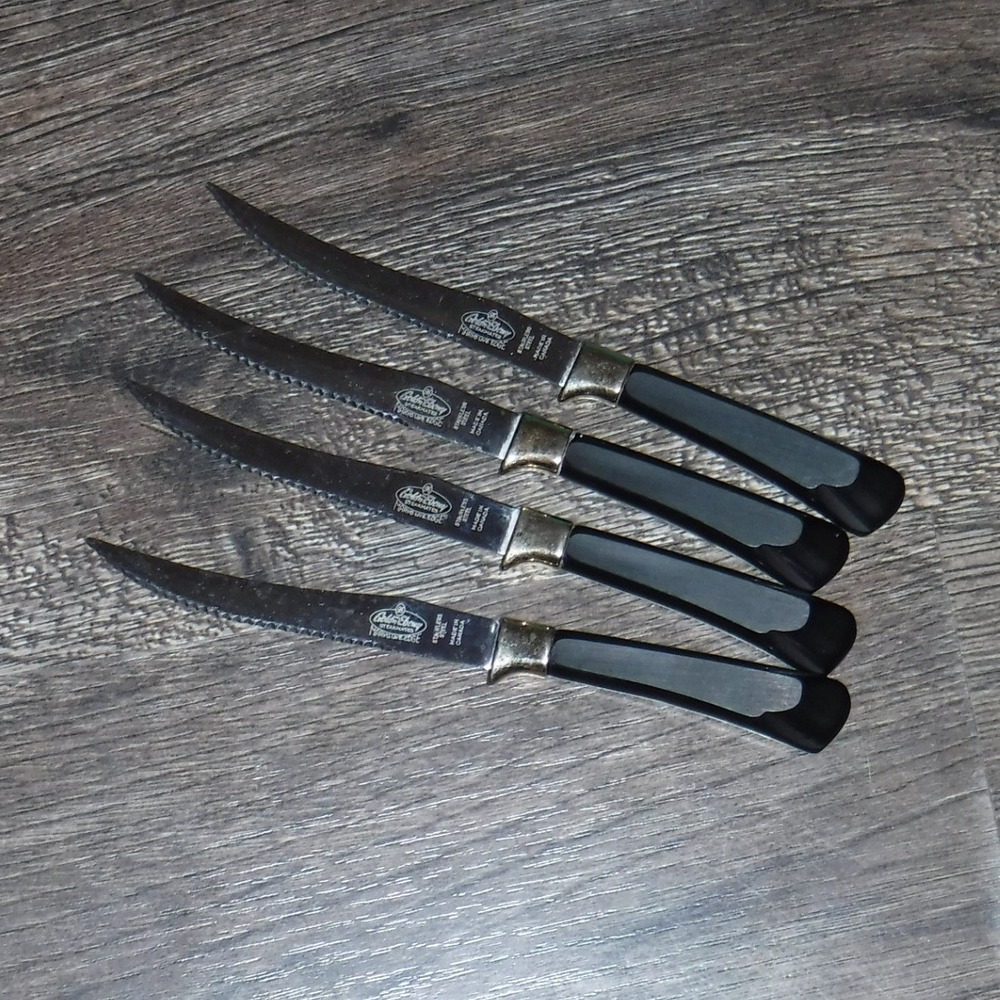 Set of 4 Goldbelly Steak Knives Serrated Blade Black Handle Stainless Steel